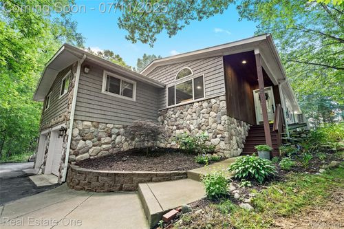 4217 Link Dr, Brighton, MI, 48114-7597 | Card Image