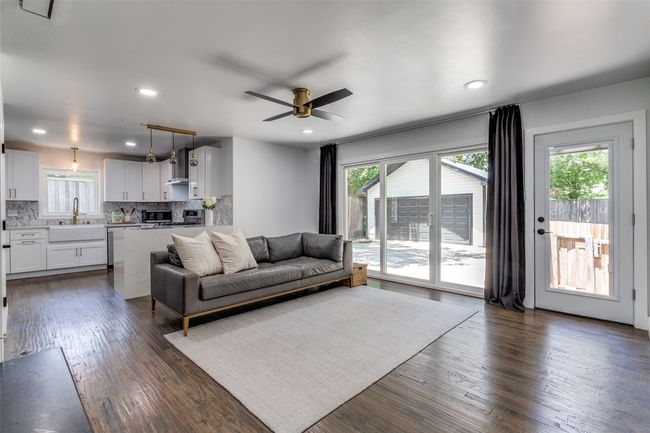 7127 E Mockingbird Ln, House other with 2 bedrooms, 2 bathrooms and null parking in Dallas TX | Image 10