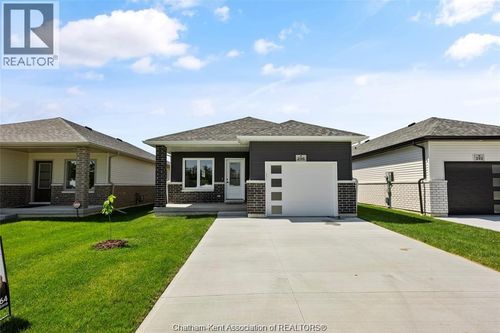 240 Ironwood Trail, Chatham, ON, N7M0V6 | Card Image