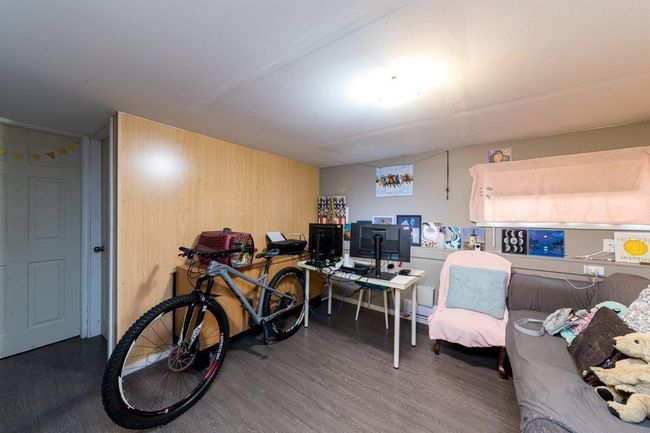 320 Holmes St, House other with 5 bedrooms, 2 bathrooms and null parking in New Westminster BC | Image 11