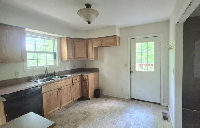 405 Spring St, House other with 3 bedrooms, 2 bathrooms and null parking in Monteagle TN | Image 7