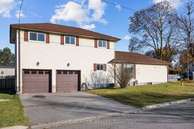 292 Pacific Ave, House other with 4 bedrooms, 2 bathrooms and 6 parking in Oshawa ON | Image 2