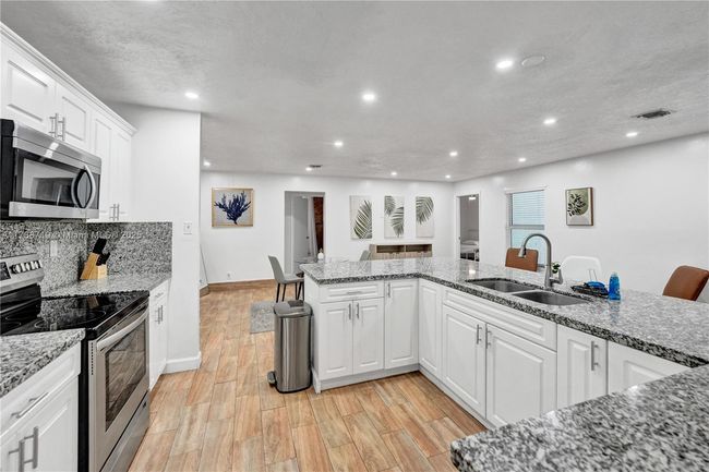0 - 183 Sunflower Cir, House other with 4 bedrooms, 2 bathrooms and null parking in Royal Palm Beach FL | Image 19