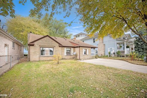 8014 Anchor Bay Dr, Clay, MI, 48001-3600 | Card Image