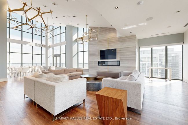 1001 - 9000 Jane St, Condo with 2 bedrooms, 2 bathrooms and null parking in Concord ON | Image 23