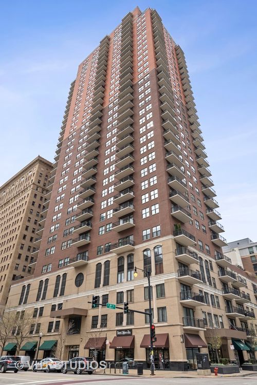 apt-3005-41 8th St, Chicago, IL, 60605-2439 | Card Image