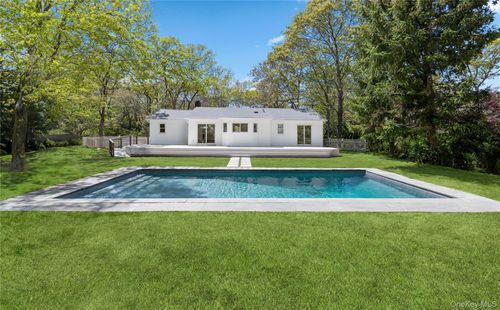 4 Pine Tree Ct, East Quogue, NY, 11942-4614 | Card Image