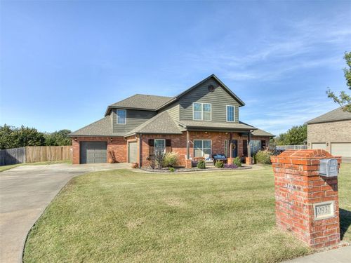 10937 N Pointe Dr, Edmond, OK, 73025-2692 | Card Image
