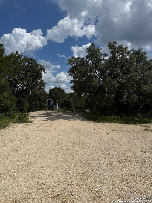 197 Rainbow Dr, Lakehills, TX, 78063-6412 | Card Image