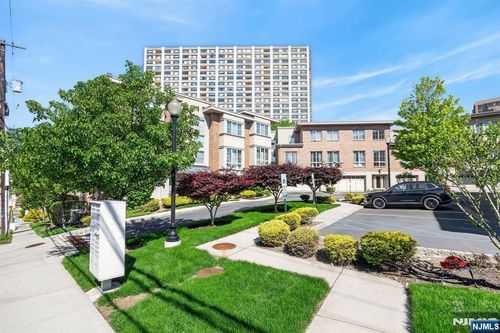 200 Laird Ave, Cliffside Park, NJ, 07010-1285 | Card Image