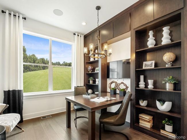 Private home office | Image 8