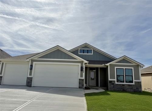 13735 Nw 70th St, Parkville, MO, 64152-1420 | Card Image