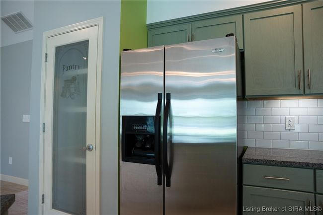 All kitchen appliances remain | Image 30