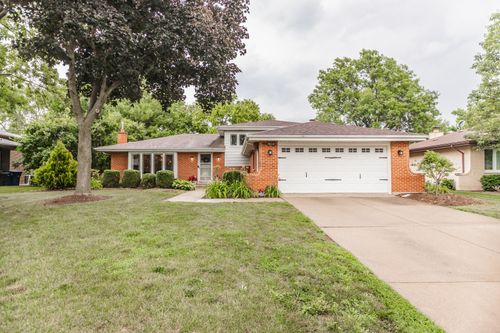 7613 Stratford Pl, Darien, IL, 60561-4551 | Card Image