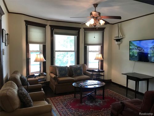 2698 15th St, Detroit, MI, 48216-1103 | Card Image