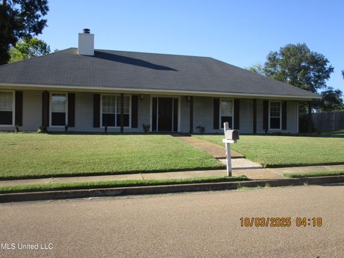 143 Glenwood Dr, Madison, MS, 39110-8310 | Card Image