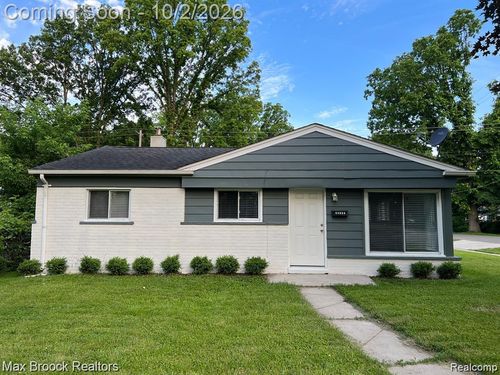28177 Fairfax St, Southfield, MI, 48076-7107 | Card Image