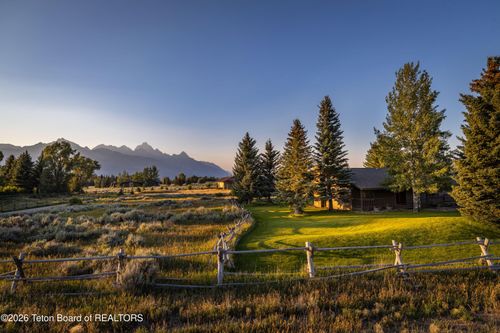 275 Moulton Loop Rd, Jackson, WY, 83001-7802 | Card Image
