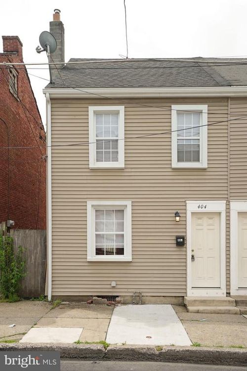 404 Beaver St, Lancaster, PA, 17603-5604 | Card Image