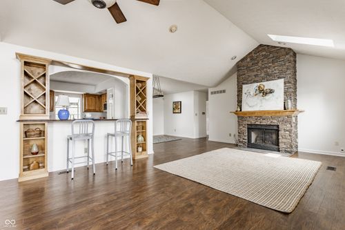 7685 River Rd, Indianapolis, IN, 46240-2938 | Card Image