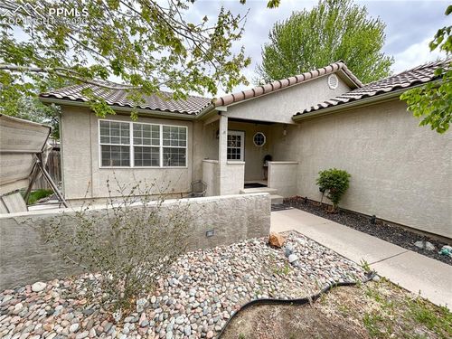 560 N Robinson Ave, Florence, CO, 81226-1573 | Card Image