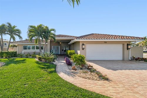 7864 9th Ave S, St Petersburg, FL, 33707-2731 | Card Image