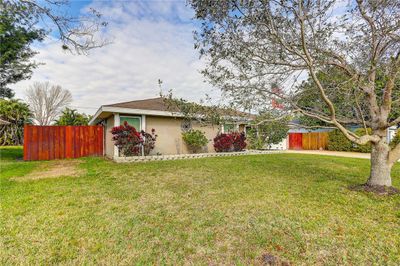 2415 12th Avenue Sw, House other with 3 bedrooms, 2 bathrooms and null parking in Vero Beach FL | Image 1