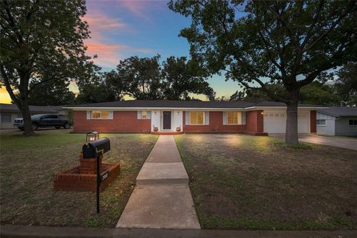 700 Falcon Dr, Woodway, TX, 76712-3528 | Card Image