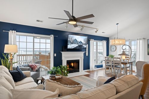 1085 Lakeland Dr, Lake Geneva, WI, 53147-5017 | Card Image