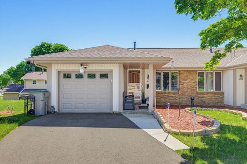 8112 N 97th Ct, Milwaukee, WI, 53224-2996 | Card Image