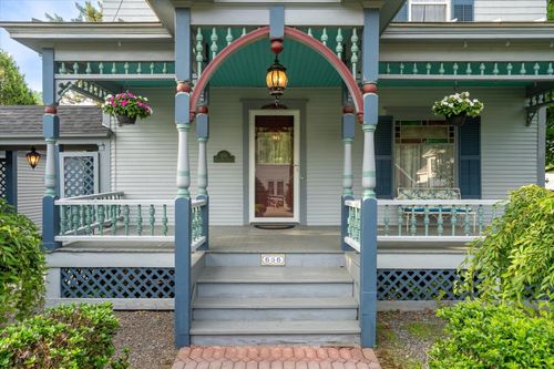 656 Main St, Chester, VT, 05143-9362 | Card Image