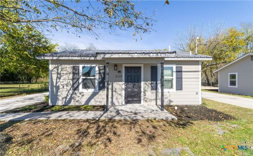 622 E 6th Ave, Belton, TX, 76513-2707 | Card Image