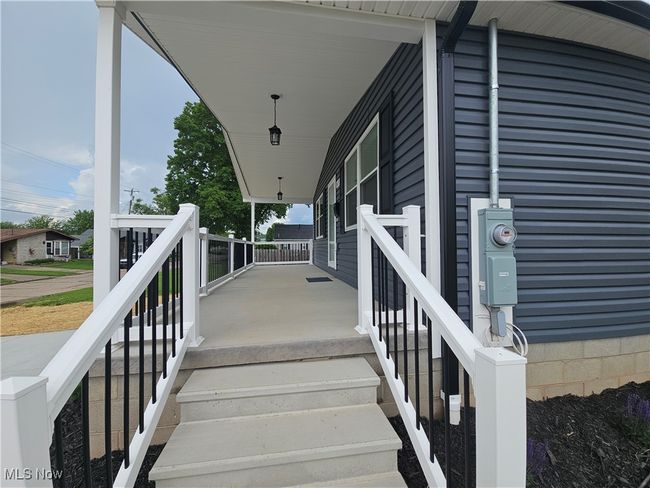 Look at the size of the front porch, waiting for your comfy furniture. | Image 5