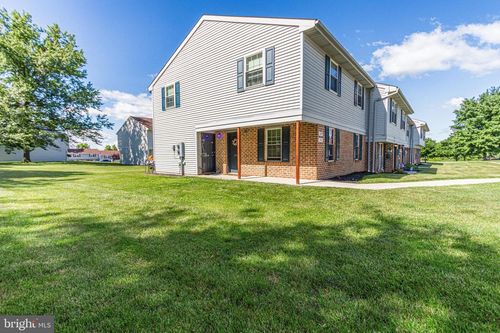 216-1701 Long Dr, YORK, PA, 17406-6734 | Card Image