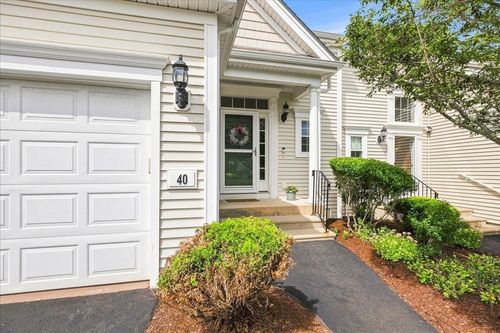 40-40 Stonebridge Dr, Hanson, MA, 02341-3104 | Card Image