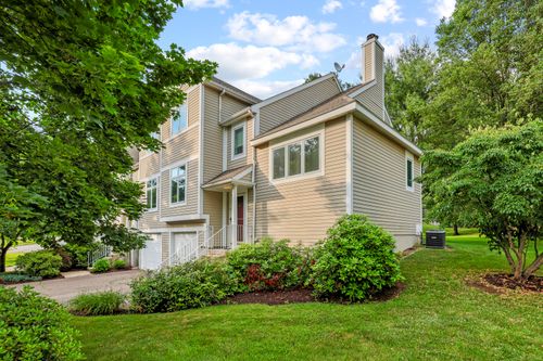 11-11 Essex Ct, Avon, CT, 06001-4572 | Card Image