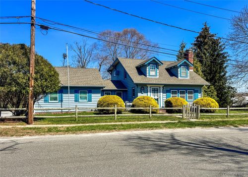 21 Maple Ave, East Moriches, NY, 11940-1342 | Card Image