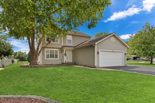 8215 Balsam Ct, Fox Lake, IL, 60020-1047 | Card Image