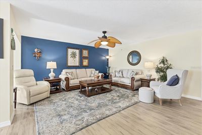 103 - 815 Montrose Drive, Condo with 2 bedrooms, 2 bathrooms and null parking in Venice FL | Image 2