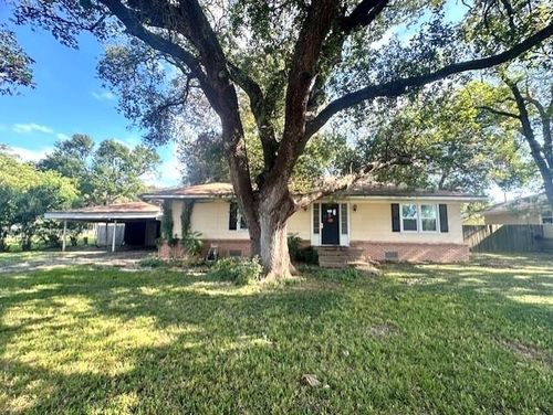 515 Breezy Ln, Wharton, TX, 77488-4051 | Card Image