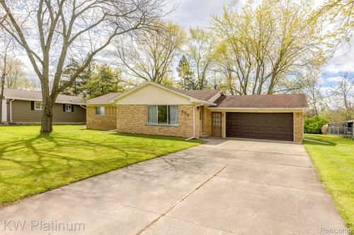 206 E Park St, Capac, MI, 48014-3166 | Card Image