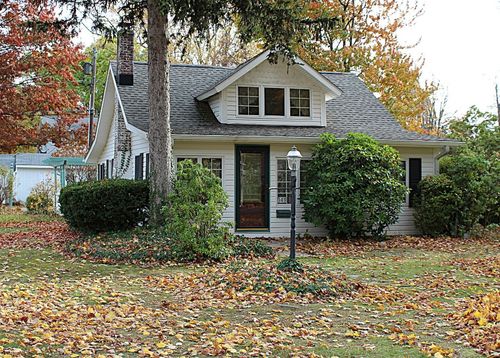 303 Roslyn Ave, Erie, PA, 16505-1741 | Card Image