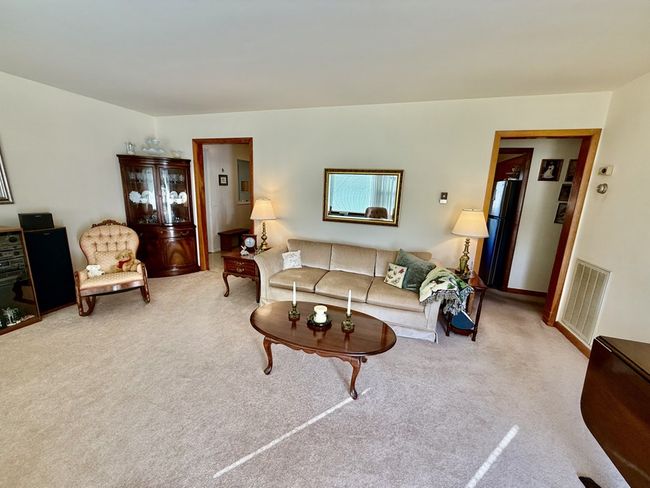 186 Summit Dr, Home with 3 bedrooms, 2 bathrooms and null parking in Peterstown WV | Image 38