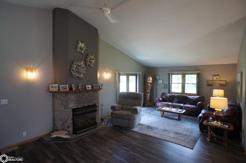 1611 Grand St, Webster City, IA, 50595-2624 | Card Image