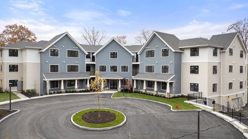208-16 Stearns Rd, Wellesley, MA, 02482-4743 | Card Image