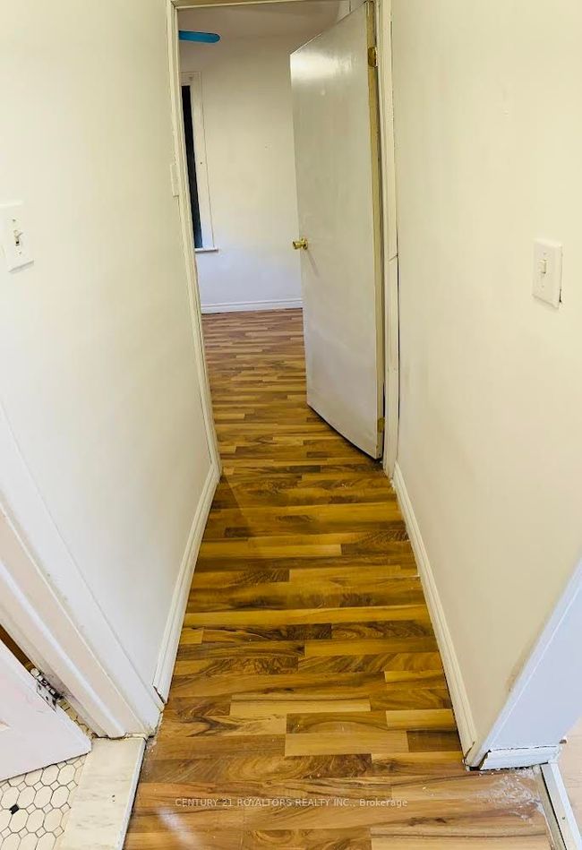 494 Rankin Ave, House other with 6 bedrooms, 2 bathrooms and 2 parking in Windsor ON | Image 8