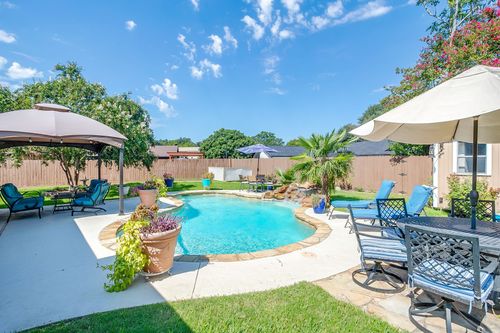 922 Highland Dr, Cleburne, TX, 76033-6152 | Card Image