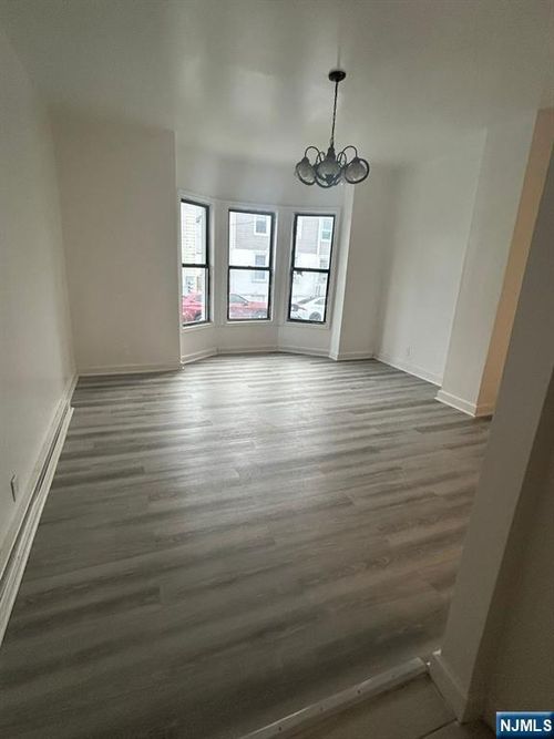 25 Oak St, Paterson, NJ, 07501-3083 | Card Image