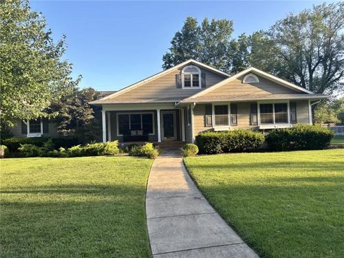 704 Twin Lakes Dr, Pittsburg, KS, 66762-6138 | Card Image