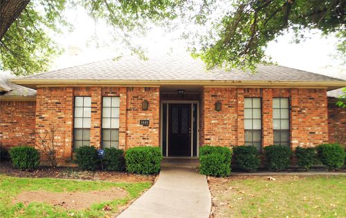 1445 Thunderbrook Dr, Desoto, TX, 75115-2931 | Card Image
